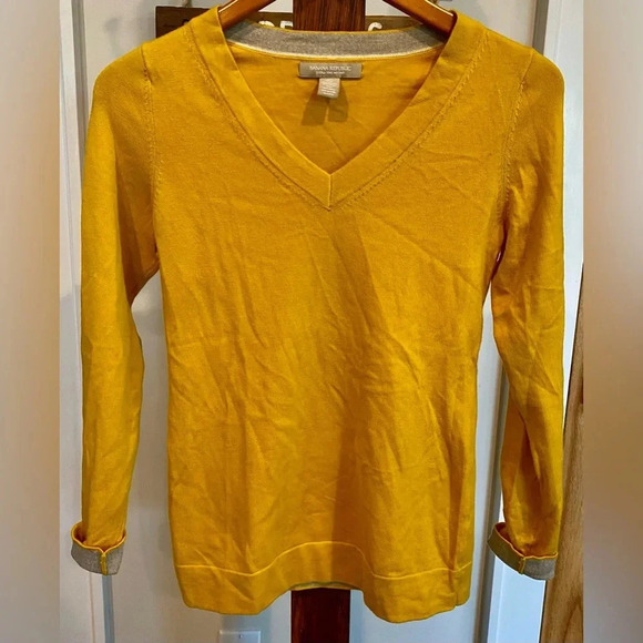 Banana Republic Women’s V-Neck Extra Fine Merino Wool Spandex Gold/Yellow XS EUC - Picture 3 of 9